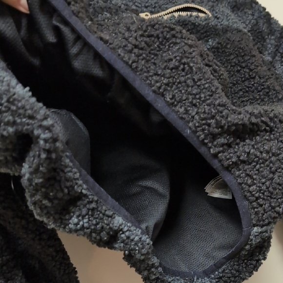 Reebok Black Fuzzy Pull Over Sweater - Picture 6 of 9